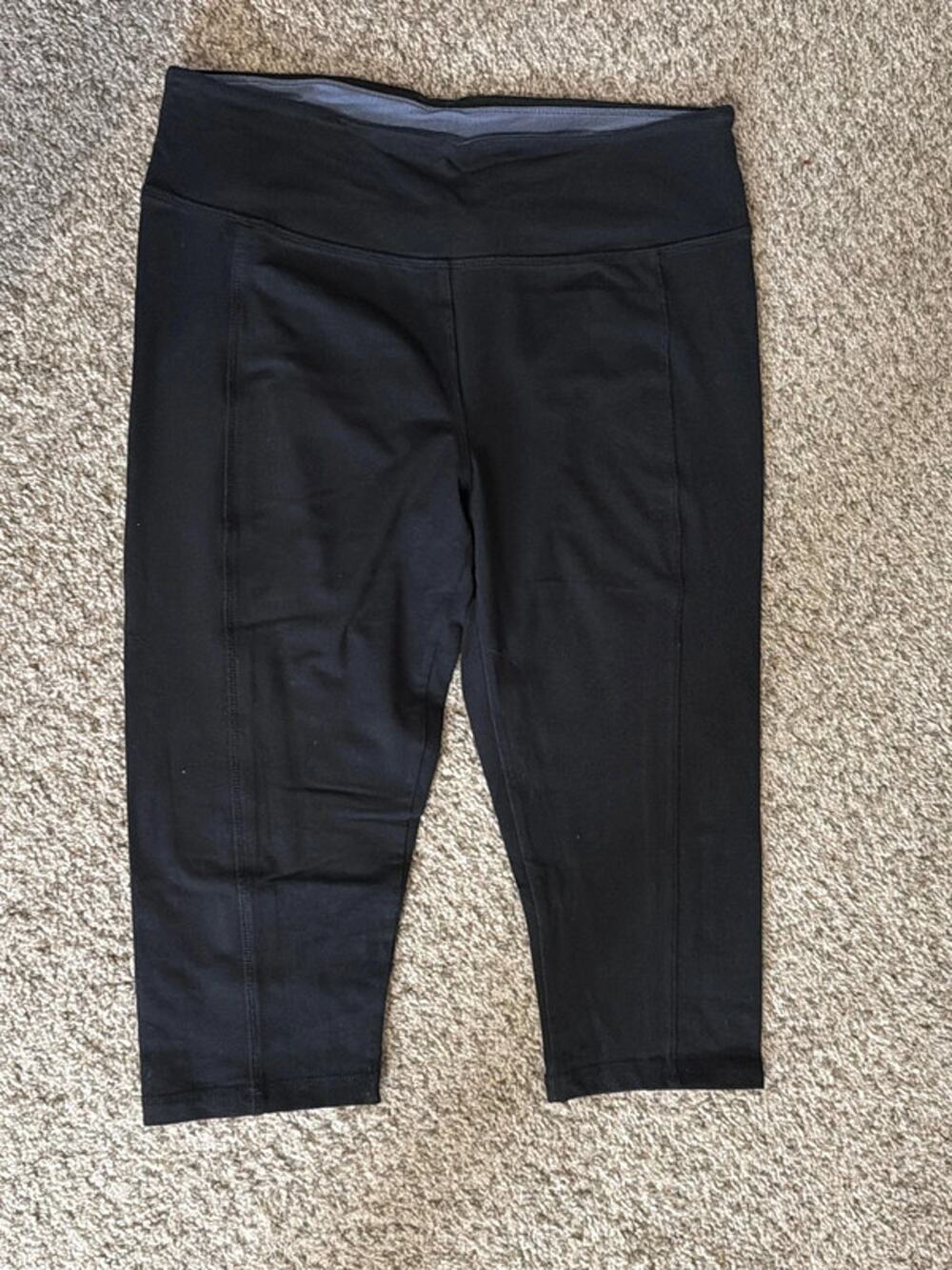 3 for $9 The girls athletic Capri leggings EUC 3143 L